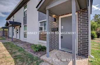 Building Photo - 1821 Sanford Dr