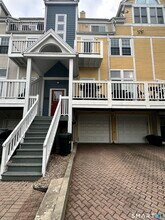 Building Photo - 918 Quinnipiac Ave