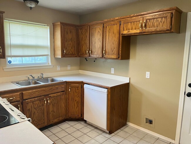 Foto del edificio - 3 Bed/ 2 Bath home in Nixa, MO