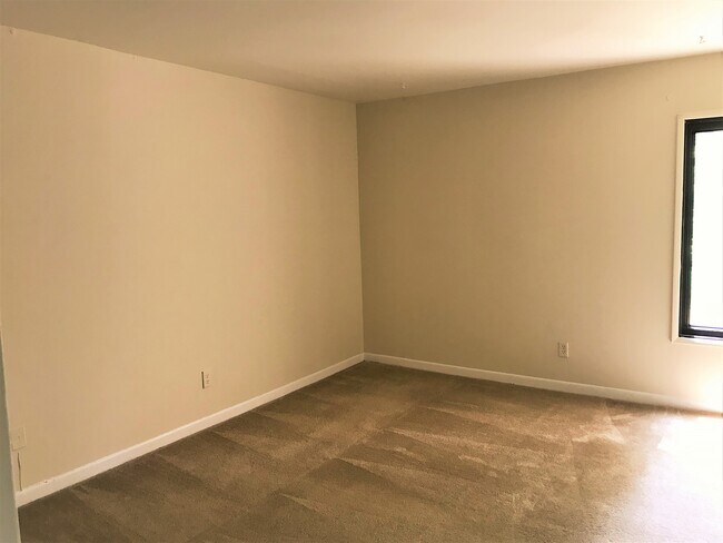 Foto del edificio - 10131 Prince Pl