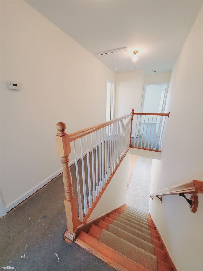Foto del edificio - 3 br, 1.5 bath Townhome - 42 Keith St Apt 2