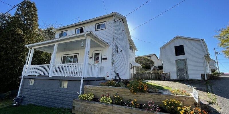 Primary Photo - 521 E Washington St