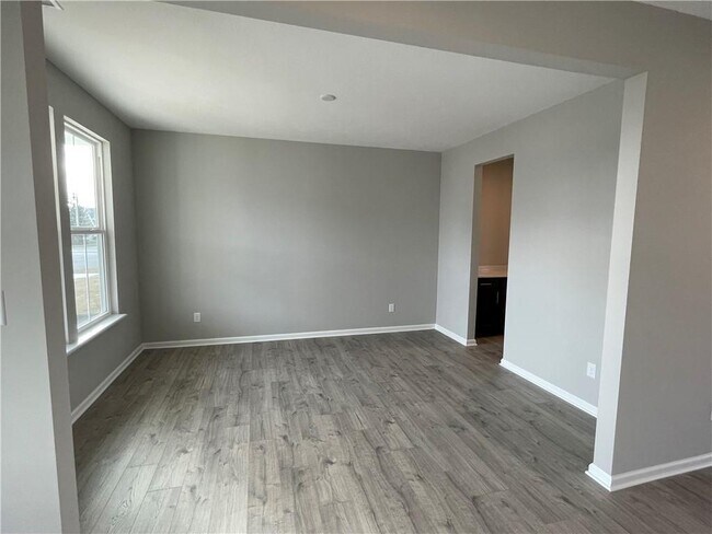 Building Photo - 15612 W Rail Dr