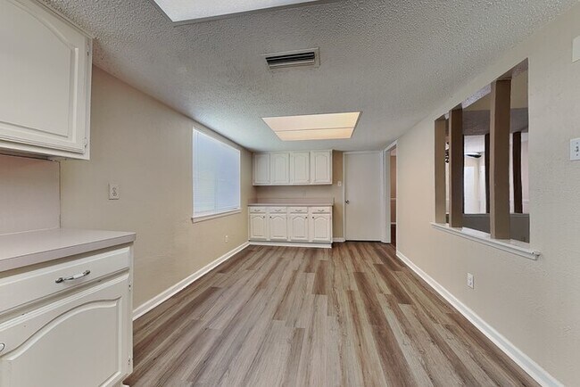 Foto del edificio - 7409 Whitewood Dr