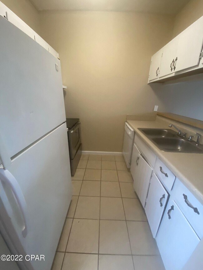 Building Photo - 3902 Wave Ave