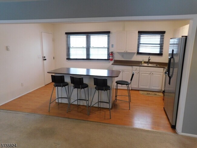 Foto del edificio - 322 Richard Mine Rd