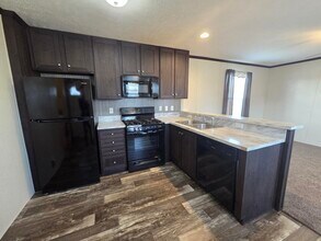 Building Photo - 212 Maple