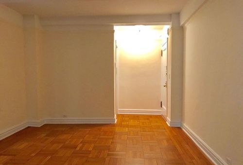 Primary Photo - 300 Lexington Ave