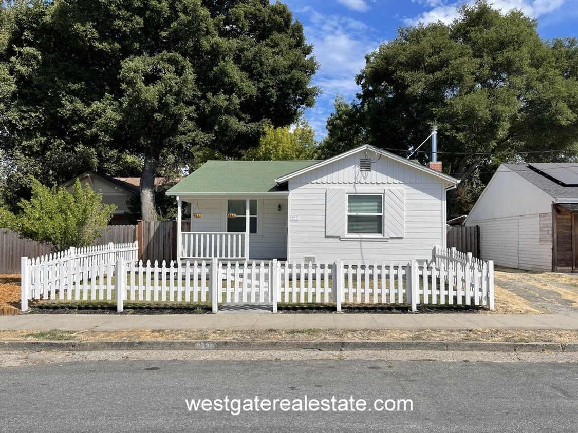 Primary Photo - 811 G St