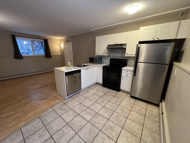 Building Photo - 12932-12118 118 Ave NW