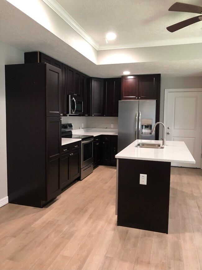 2518 Avenue H Ste B, Nederland, TX 77627 Townhome Rentals in