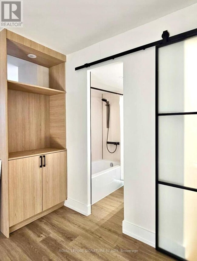 Building Photo - 720 Spadina Ave.