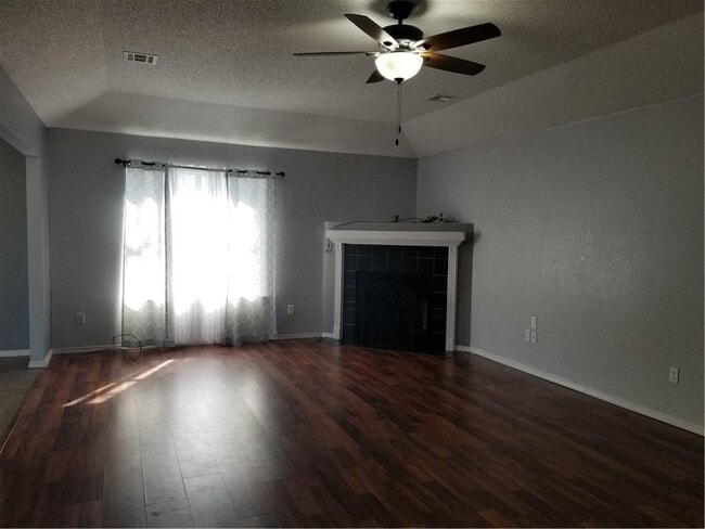 Building Photo - 420 Woods Dr
