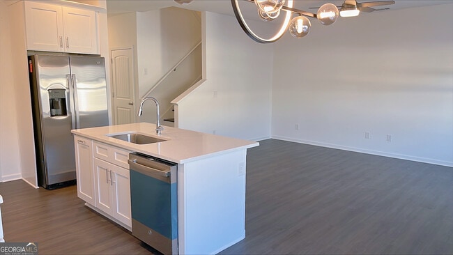 Building Photo - 15 Sandstone Dr