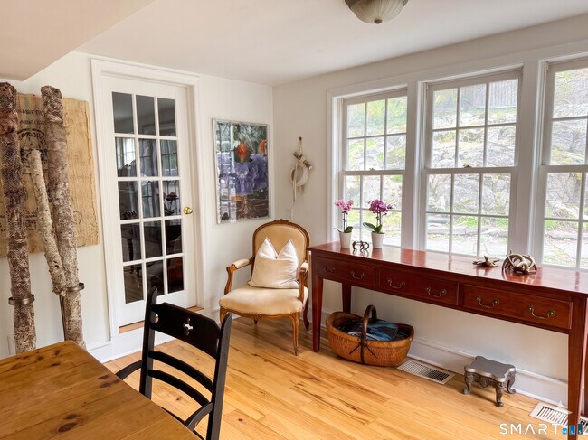 Building Photo - 48 Goodwives River Rd