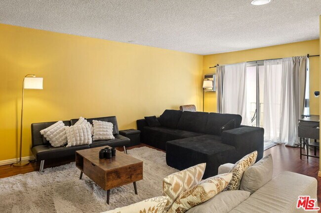 Foto del edificio - 5625 Windsor Way