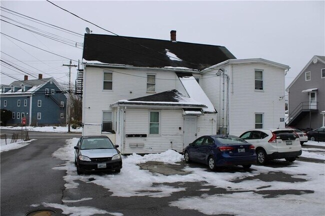 Building Photo - 770 Providence St