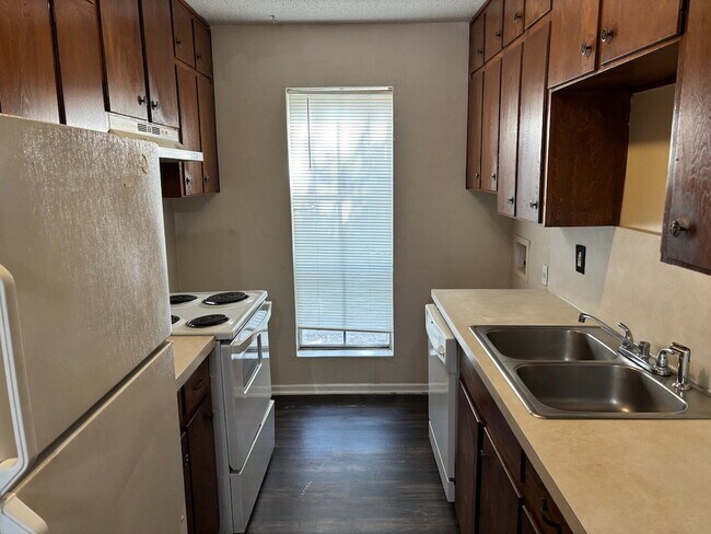 Foto del edificio - 2 bed/1.5 bath unit close to Hallmark Park and Hulen Mall