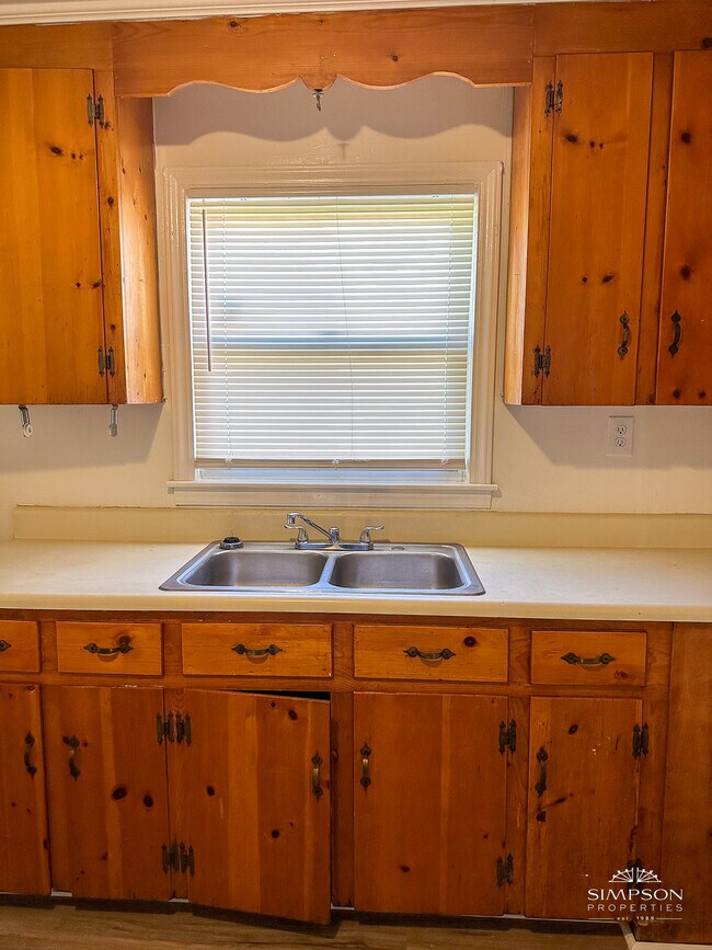 Building Photo - 3908 Bristol Dr