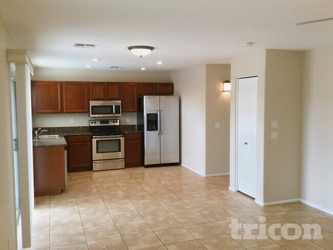 Foto del edificio - 42065 W Sunland Dr