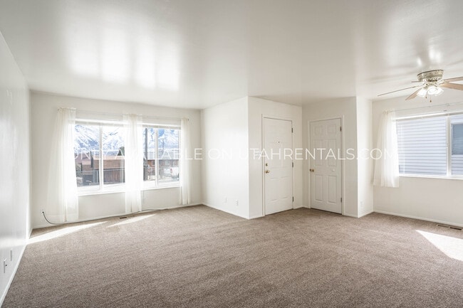 Building Photo - 742 E 200 N