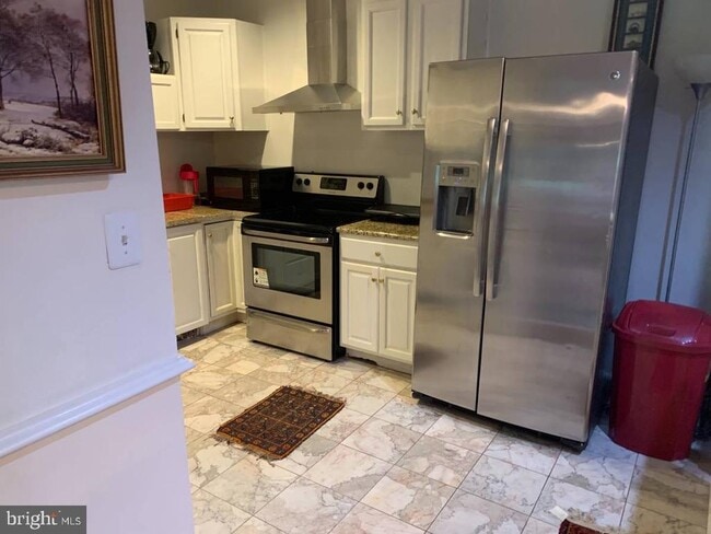Building Photo - 3128-FURNISHED Prosperity Ave
