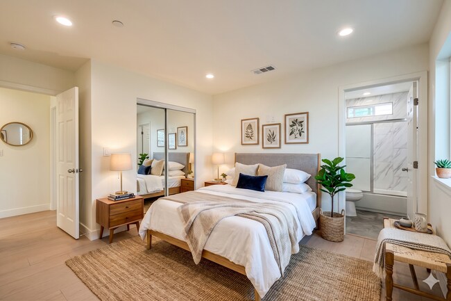Building Photo - Brand New Luxury 4 & 5 Bed Units
