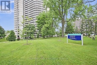 Building Photo - 1081-1081 Ambleside Dr