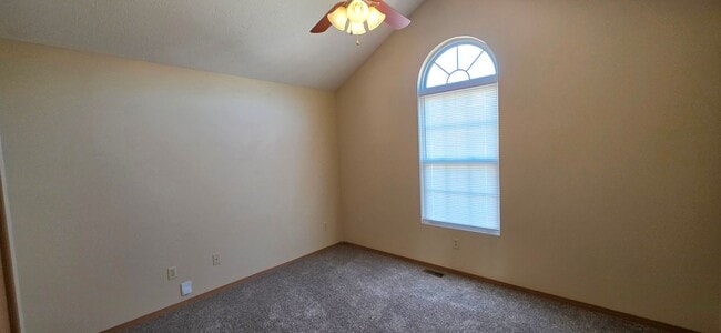 Building Photo - 3 Bedroom 2 Bath Close To Missouri State University $1295