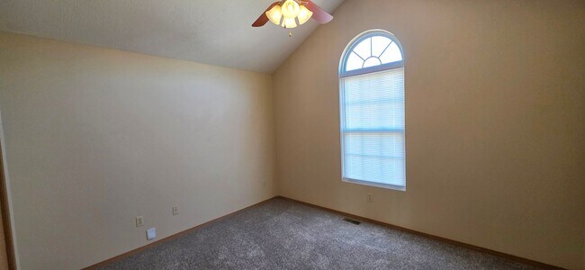Foto del edificio - 3 Bedroom 2 Bath Close To Missouri State University $1295
