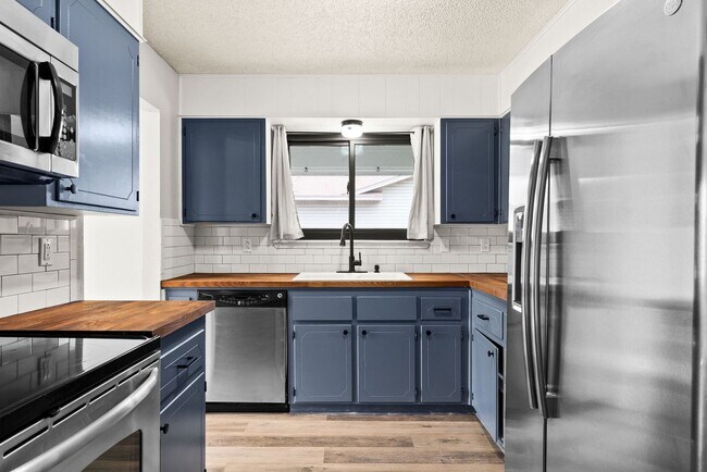 Foto del edificio - 2606 Lake Rd