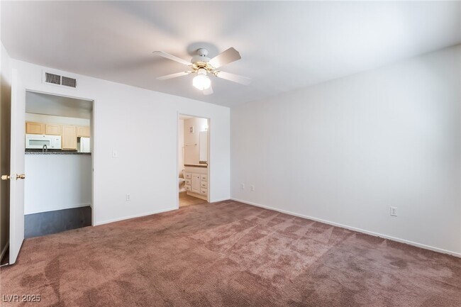 Foto del edificio - 950 Seven Hills Dr