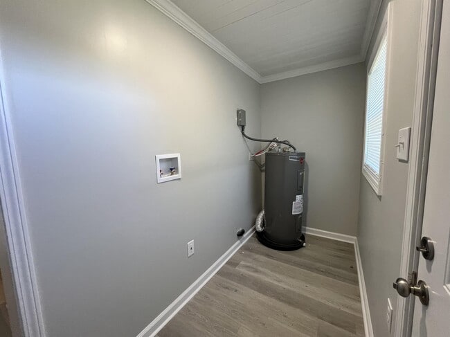 Building Photo - 871 W 11th St