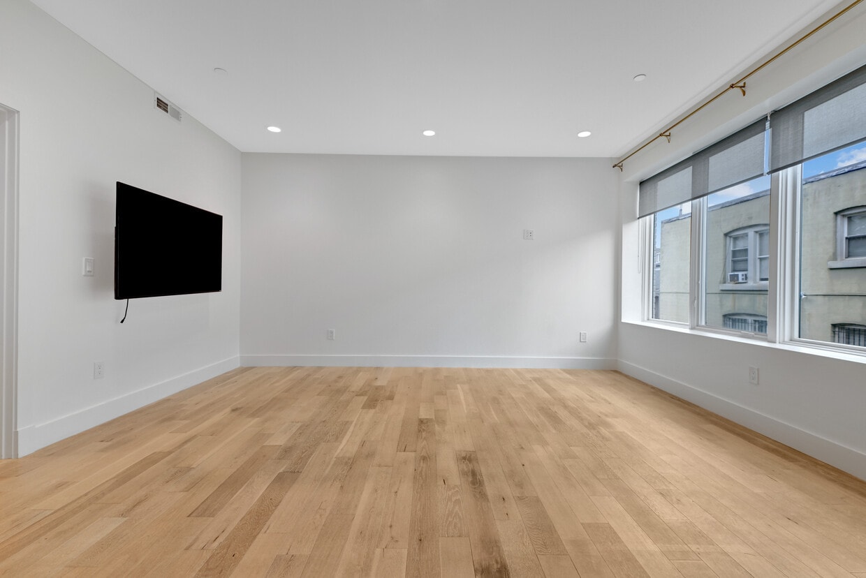 Foto principal - 3541 11th St NW