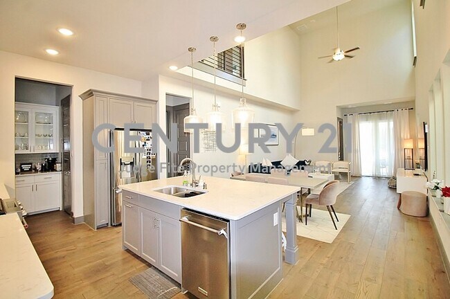 Foto del edificio - Gorgeous 2-Story 3/2.5/2 in Merion at Midt...