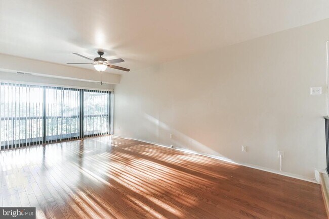 Building Photo - 12700 Veirs Mill Rd