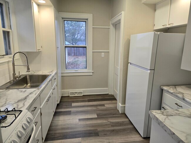 Foto del edificio - 907 N Busey Ave