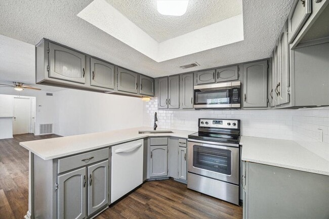Building Photo - 5779 Easthampton Dr