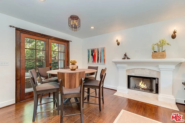 Foto del edificio - 835 N Sycamore Ave