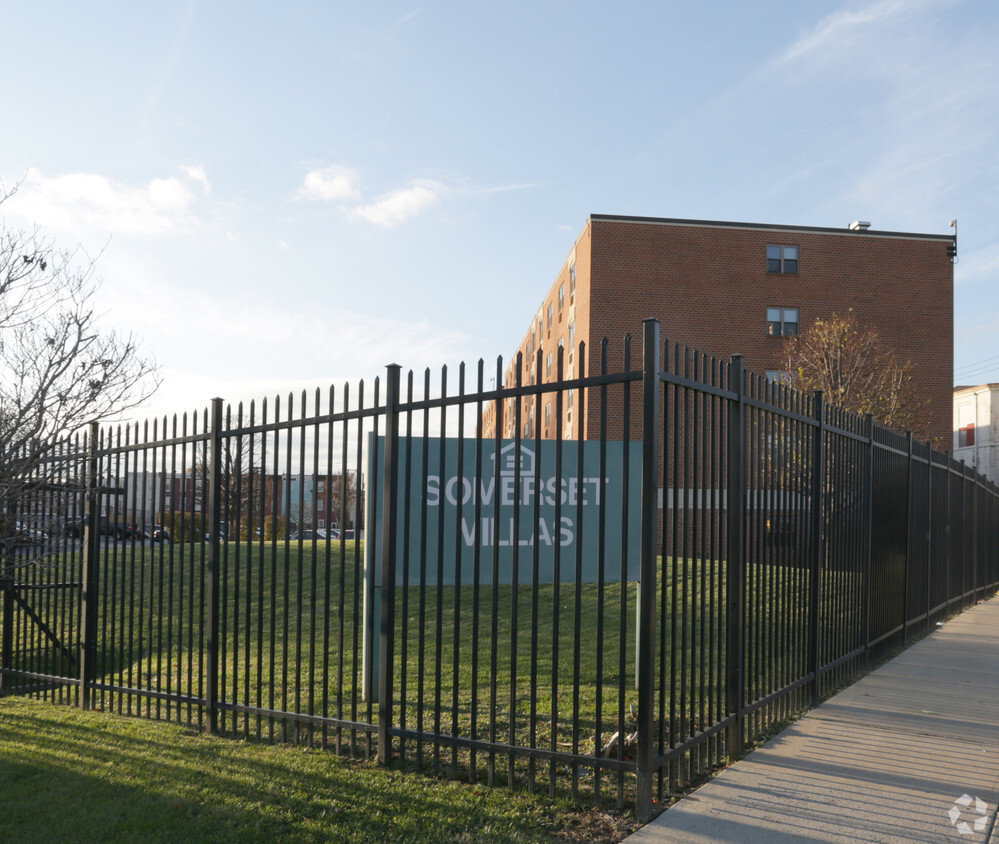 Building Photo - Somerset Villas