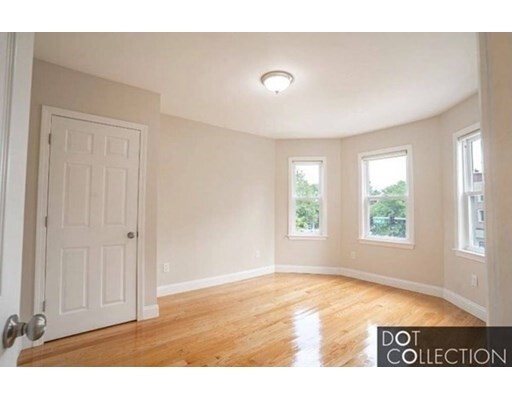 Building Photo - 2131 Dorchester Ave