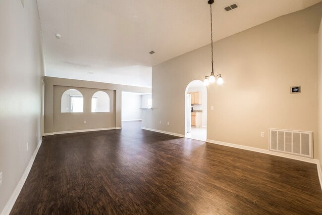 Building Photo - 2925 White Magnolia Loop