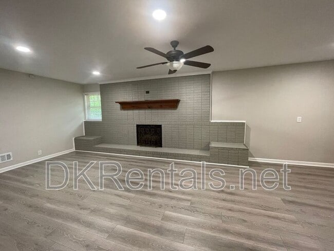 Building Photo - 521 Monroe Hwy