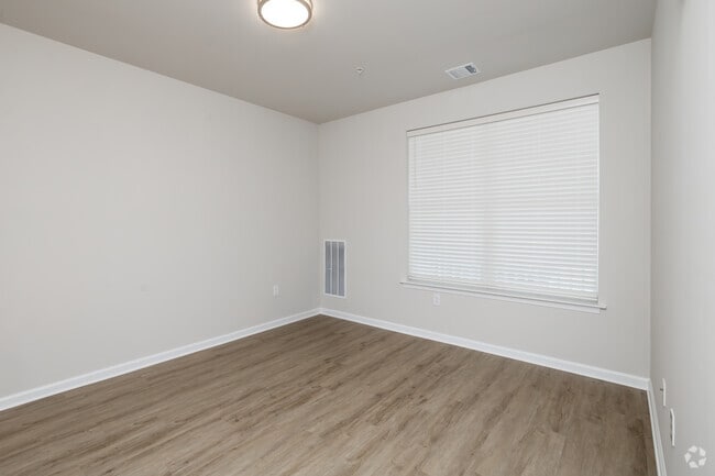 2 habitaciones, 2 baños - 1148 pies cuadrados - Dormitorio principal - 2895 Easton Ave