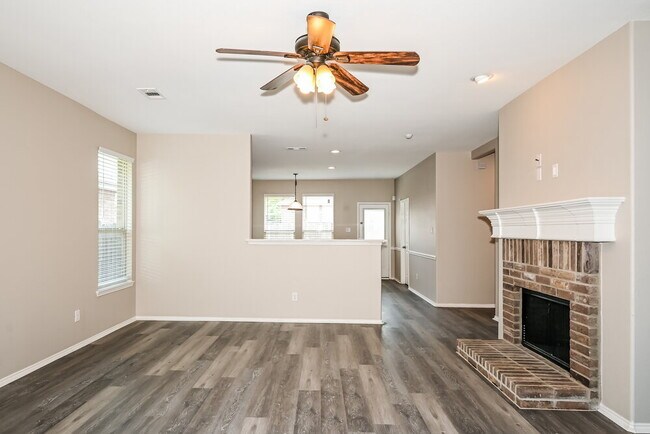 Foto del edificio - 6005 Deck House Rd
