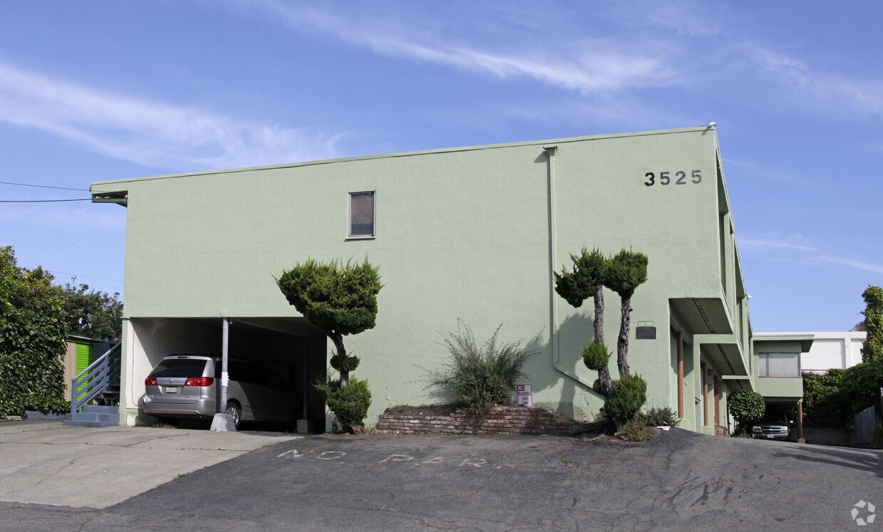 Primary Photo - 3525 Maybelle Ave