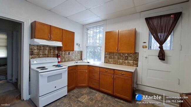 Building Photo - 4 br, 2 bath Townhome - 1720 Capouse Ave