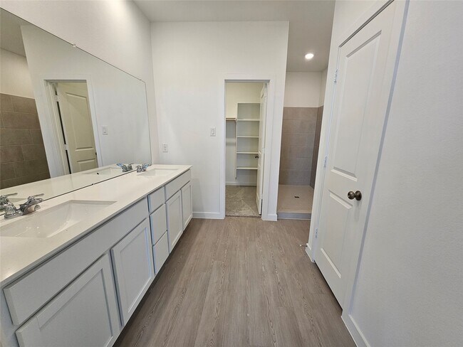 Building Photo - 3053 Avenida Sonoma Dr