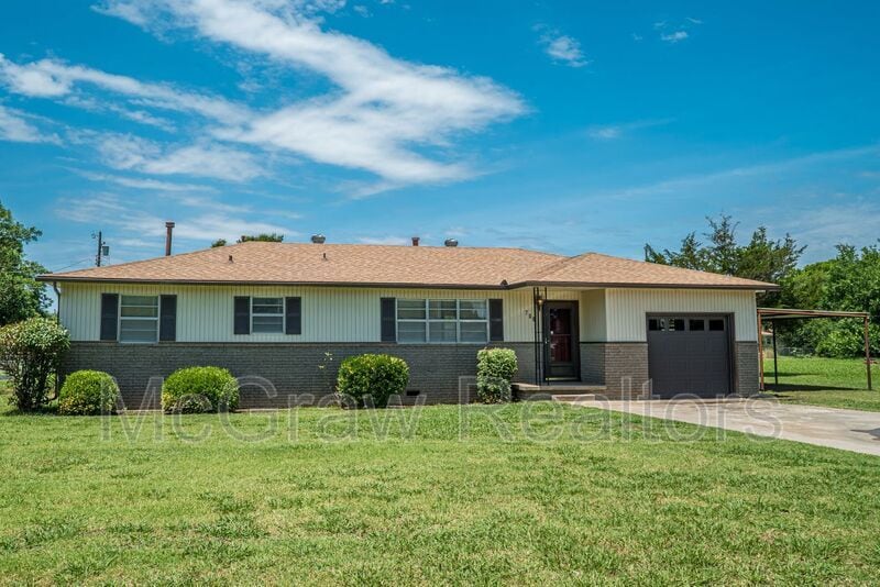 706 N Oak Ave, Stratford, OK 74872 House Rental in Stratford, OK