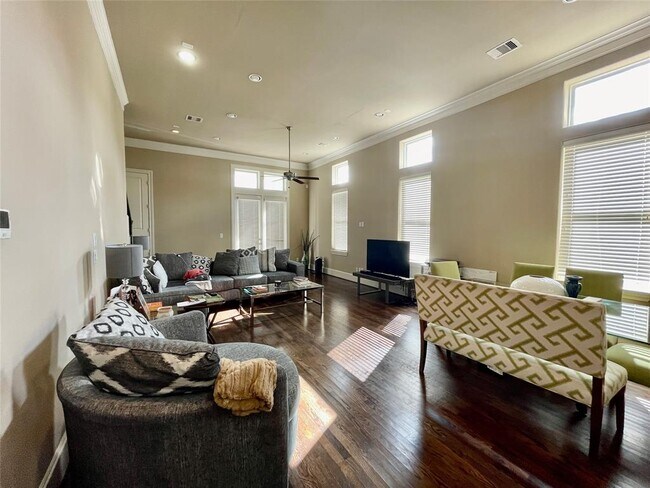 Foto del edificio - 1250 W 23rd St